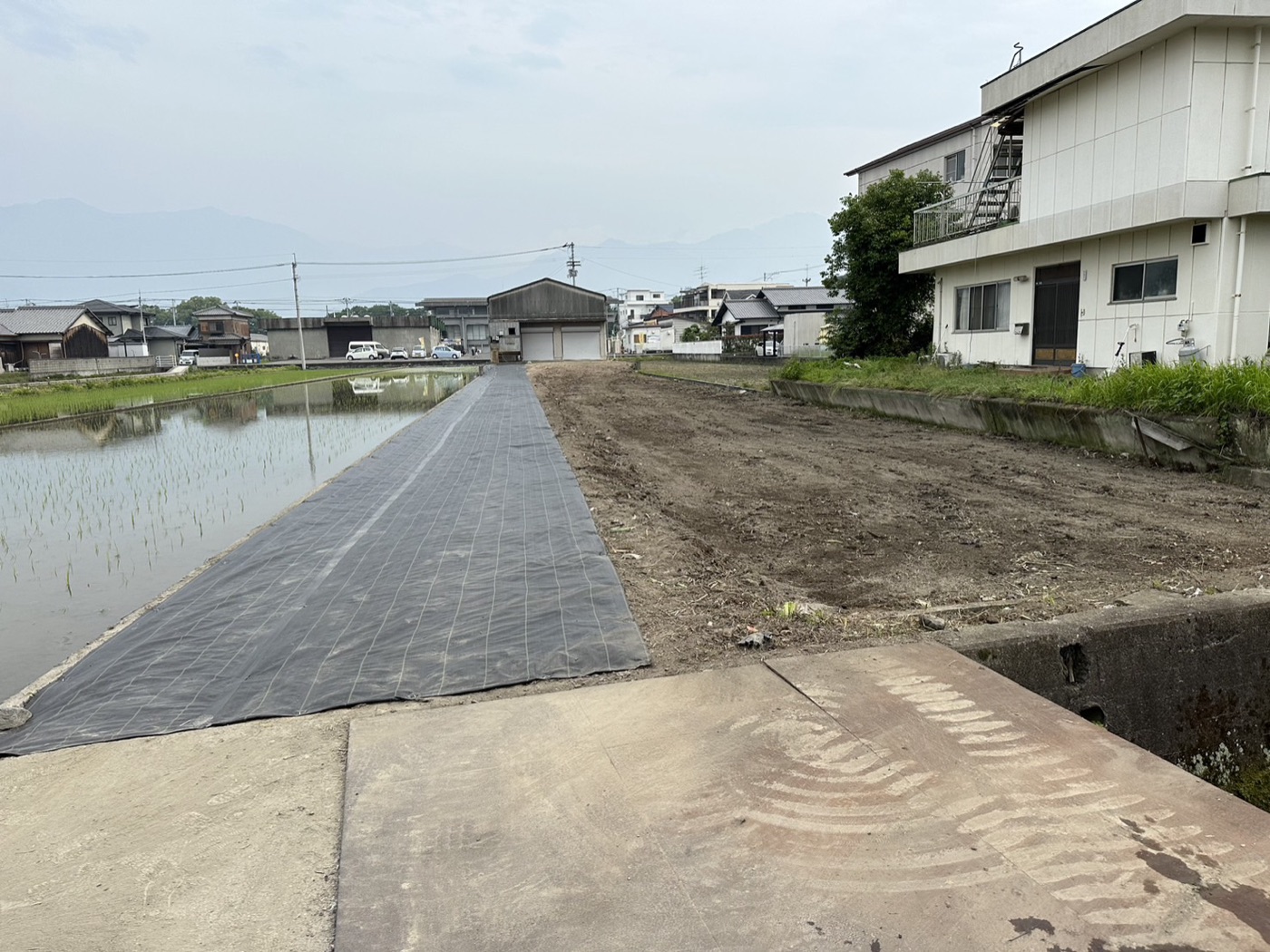 実際に防草シートを施工した後の敷地